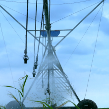 Four Wheel Movable Efficienct Center Pivot Irrigation System for 20ha 30ha Farmland thumbnail-2