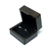 Black wooden ring box painting glossy outside, the linkages black PU