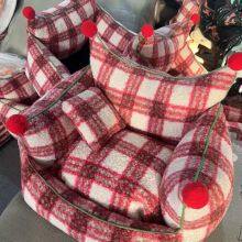 Self-Warming Cat Bed With Reflective Inner Layer for Energy Efficiency thumbnail-1