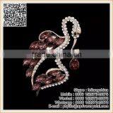 Colorful Crystal Wheat Brooch Curved Letters E Crystal Brooch Large Pearl Pin thumbnail-5