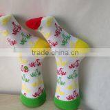 Small MOQ Hot Selling 200 Needles Combed Cotton Maple Leaf Design Socks for Women