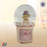 Resin Souvenir Snowflake Snow Globe thumbnail-1