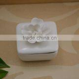 Factory Direct Ceramic Trinket Box With Flower Shape Design thumbnail-3