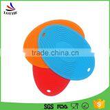 2016 Custom Food Grade Non-toxic Heat Insulation Anti-skid Design Silicone Baking Mat Pot Holder thumbnail-1