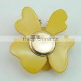 Competitive Price at High Quality Plastic Flower Resin Yellow Cubic Brooches thumbnail-4