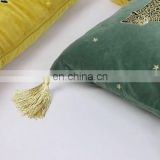 Decorative velvet throw pillow cushion cover with tassels for couch