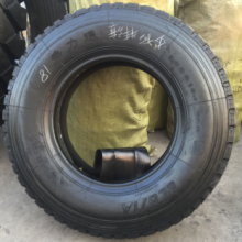 700R16 Truck Tyre thumbnail-2