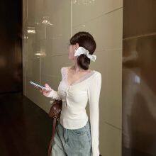 Pure Lust Lace Stitching Hollow-out Long-sleeved T-shirt Women's 2024 Autumn and Winter New Hot Girl V-neck Slim-fitting Top thumbnail-1