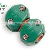 1/2' Plastic Garden Hose Mender Connector thumbnail-1