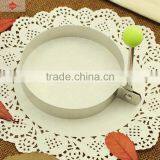 ZY-F140 4pcs High Quality Stainless Steel Fried Egg Molds Egg Ring Set Stainless Steel Egg Mold With pp Ball Handle thumbnail-3