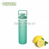 portable borosilicate glass water bottle with fruit infuser and handle and fancy silicone sleeve