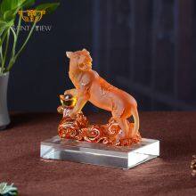 SAINT-VIEW Factory Wholesale Liuli Crystal Tiger Figurine Auspicious Home Office Decoration thumbnail-2