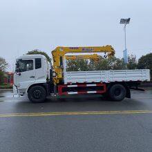 Truck With Loading Crane Adopting a 4 * 2 Chassis thumbnail-2