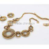 Vintage Gold Costume Jewelry Aulic Style Round Gemstone Necklace thumbnail-4