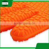 Kitchen Non-stick Cartoon Pig Silicone Bbq Baking Grill Heat Resistant Oven Finger Glove Gloves thumbnail-3