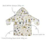 Фаус (Faus) шубный детский халат с капюшоном из белого плюша-шерпа. Халат для детей и младенцев в виде животного. Возраст 0 - 18 мес. thumbnail-2