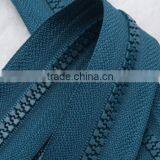 2016 High Quality Plastic Zipper thumbnail-4