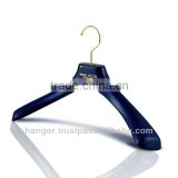 Japanese Durable Plastic Luxury Suits Hanger for Luxury Sports Wear