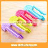 Plastic Garbage Bin Clip/Trash Clip thumbnail-5