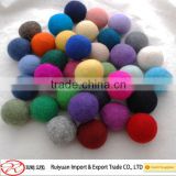 2016 online kinds of color felt balls made in China factory