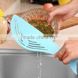 Wholesale Stock Kitchen Long Handle Whale Shaped Plastic Rice Cleaner thumbnail-5