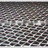 Weaving crimped wire mesh with stainless steel wire