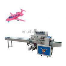 Airplane toy packing machine flow wrap packing machine toy packing machine
