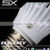 Infrared Remotely Controlled 10m E27 B22 7W Rechargeable Emergecy Magic Bulb Light thumbnail-3