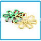 High Quality Colorful Insulating Silicone Snow Pot Pad In The Kitchen thumbnail-1