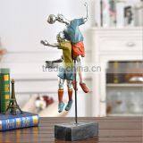 New Design Resin Football Player Desk Decoration Accessory