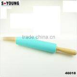 46018 Silicone Dough Pastry Flour Rolling Pin With Wooden Handle thumbnail-1