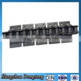 Short pitch conveyor chain with attachment plates