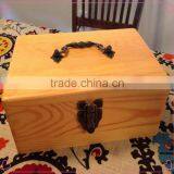 Professional Customizable Dividers Holiday Essential Oil Wood Gift Box With Chic Handle and Clasp thumbnail-3