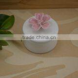 Wholesale White Porcelain Trinket Box With Flower Shape Design thumbnail-5