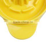 High Quality Manual Plastic Lemon Squeezer With Scale thumbnail-3