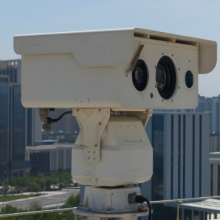 Интеллектуальная камера PTZ PC8 – мультиспектральная съемка, ≤30mK NETD и 48В источник питания для надежного предотвращения лесных пожаров и наблюдения с большой высоты thumbnail-2