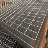 Walk way metal sheet drainage channel with strong structure and ventilating performance