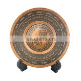 custom zinc alloy antique brass round insert embossed souvenir plate