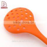 High Temperature Resistant Long Handle Silicone Colander thumbnail-5