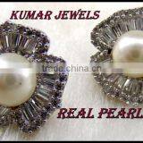 Small Pearl Studs thumbnail-1