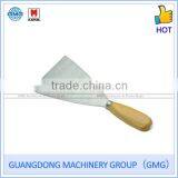 Scraper With Wooden Handle SAE