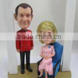 3D Polyresin Old Couple Wedding Souvenir Figurine for Home Decoration thumbnail-1