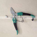 Lightweight Pruner for Gardening With Plastic Coated Handle for a Comfortable Grip thumbnail-2