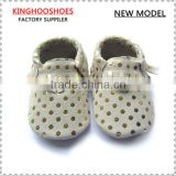 design best selling jinxing factory baby shos baby moccs gold dot moccasins