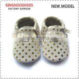 Design Best Selling Jinxing Factory Baby Shos Baby Moccs Gold Dot Moccasins thumbnail-1
