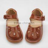 Manufacture 2016 New Arrival OEM Custom Leather Cute Newborn Squeaky Shoes Baby Girl Sandals thumbnail-2