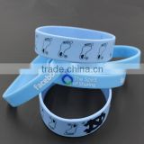 Fashionable charm bracelet/blue uv silicone bracelets with business logo