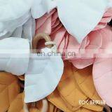 Пеленочный подушка-комфортер для младенцев с ленточками из марли и деревянное грызунок-игрушка