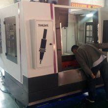855 Vertical Machining Center, Cnc Machining Center 855, Small Machining Center thumbnail-2