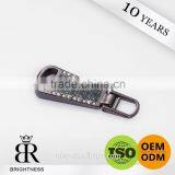 Fancy Custom da Logo on Zipper Puller With Diamond Brightness B1-80023